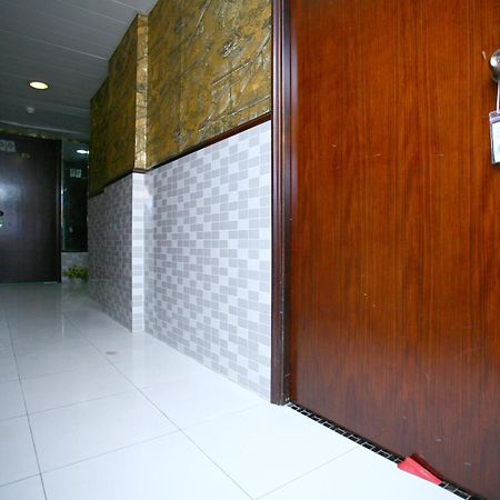 H K Commercial Inn Цзюлун Экстерьер фото