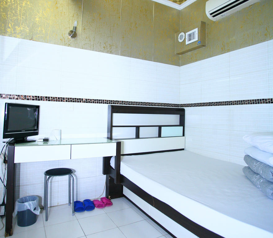 H K Commercial Inn Цзюлун Номер фото