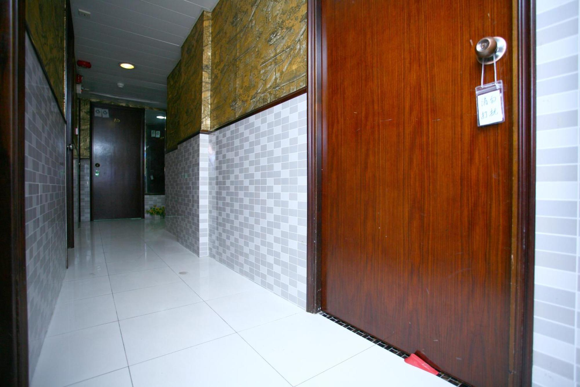 H K Commercial Inn Цзюлун Экстерьер фото