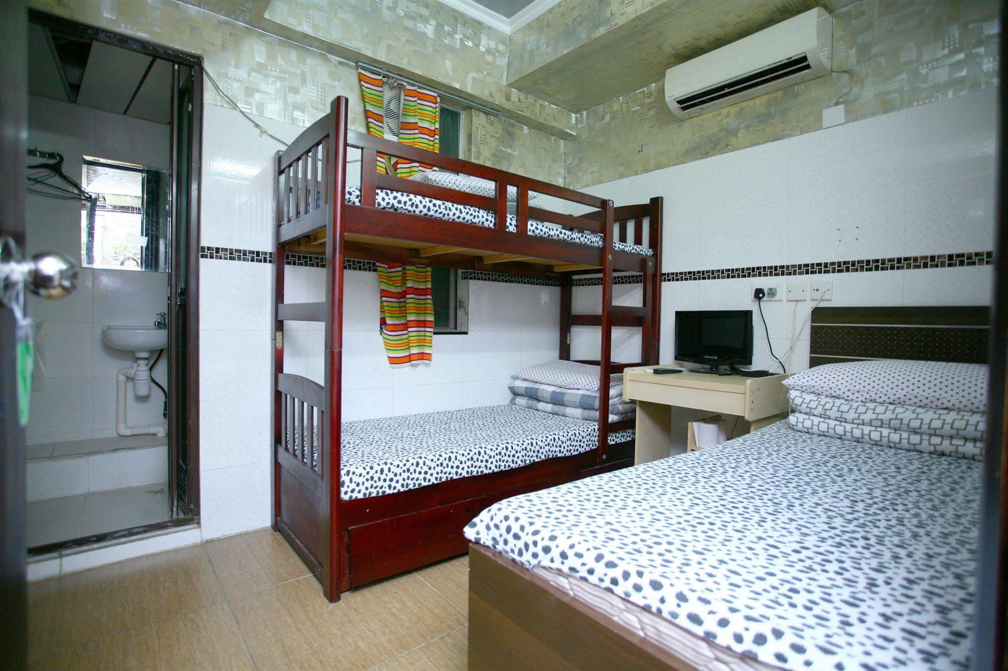 H K Commercial Inn Цзюлун Экстерьер фото
