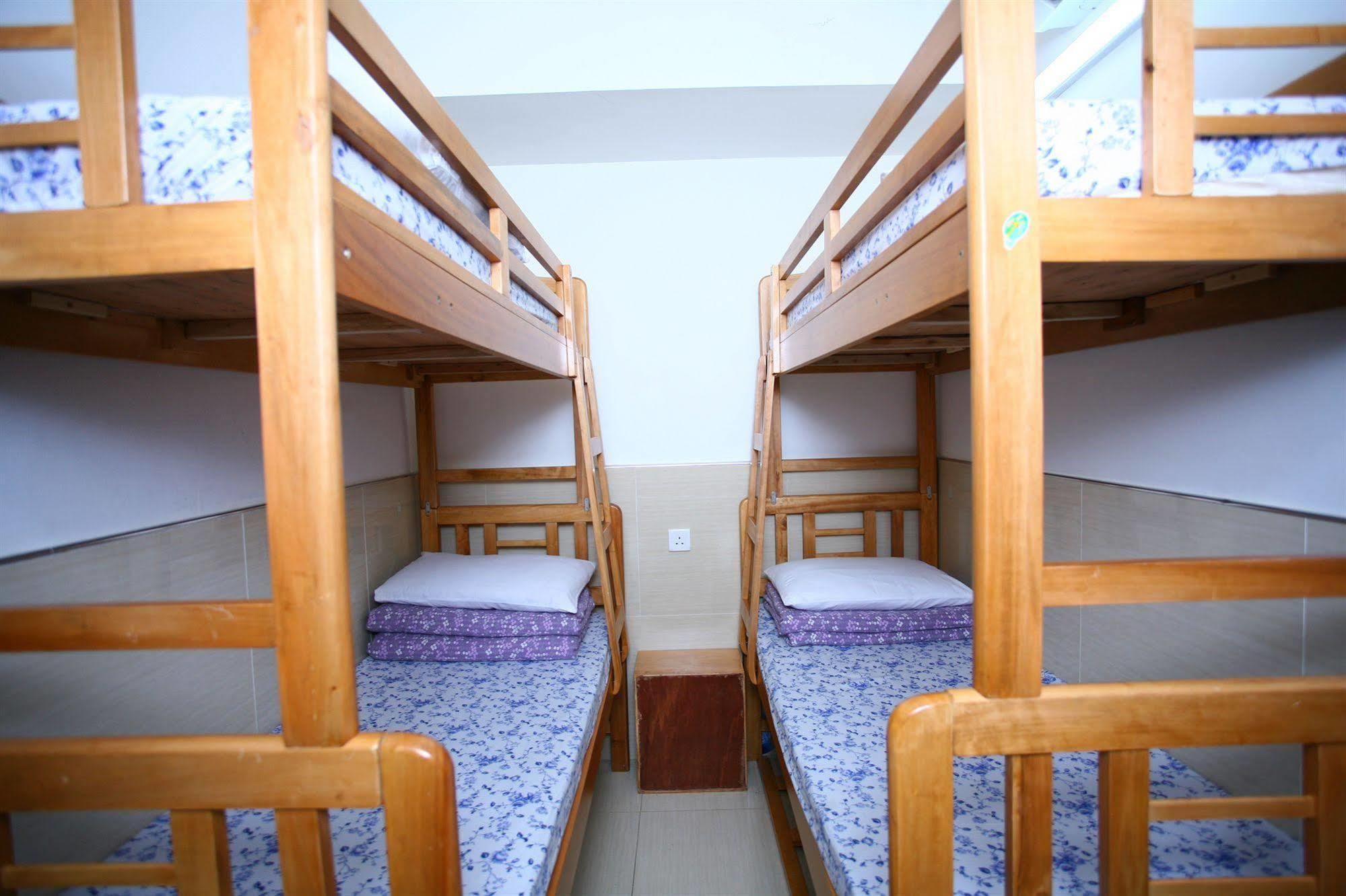 H K Commercial Inn Цзюлун Экстерьер фото