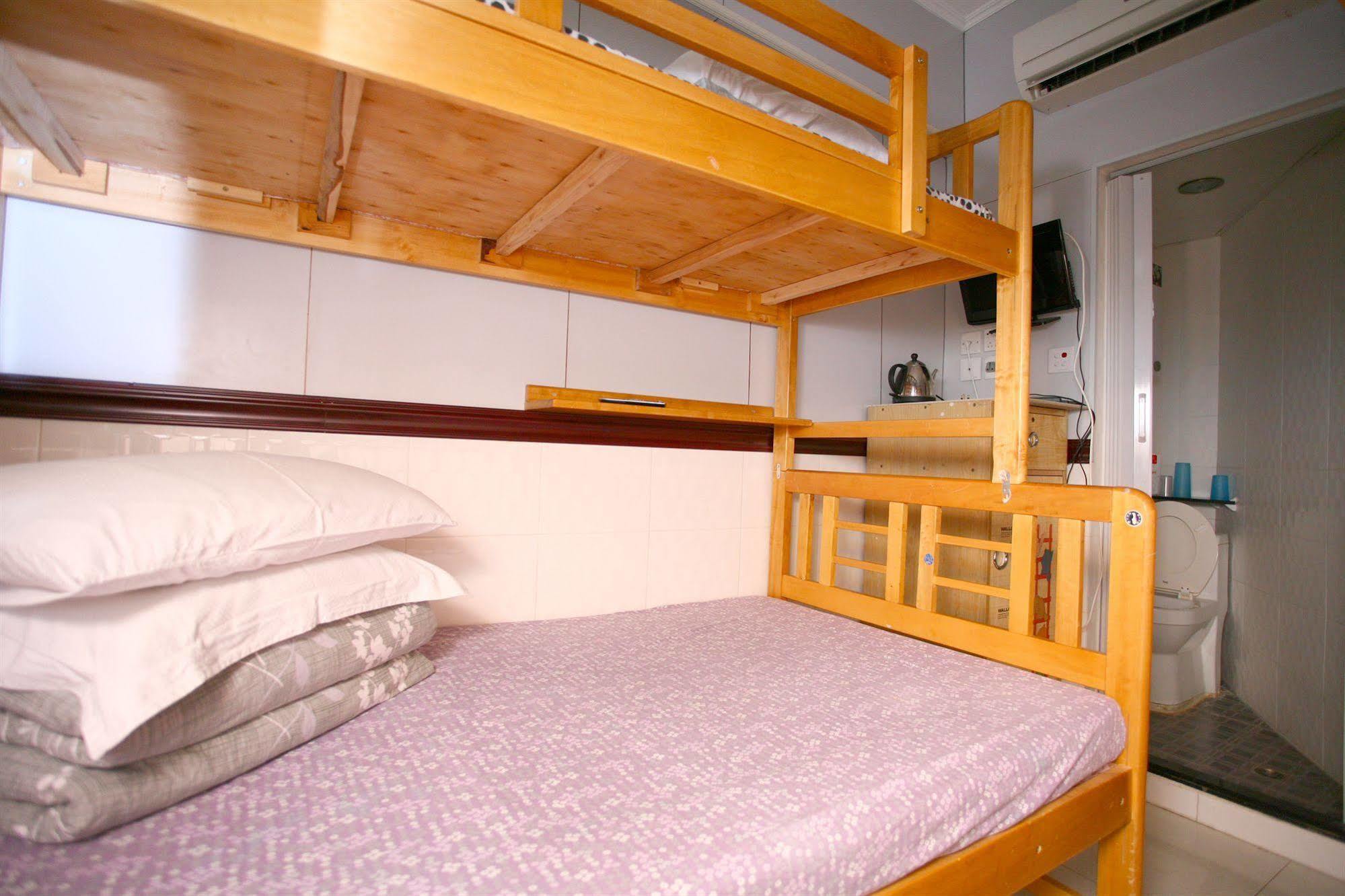 H K Commercial Inn Цзюлун Экстерьер фото